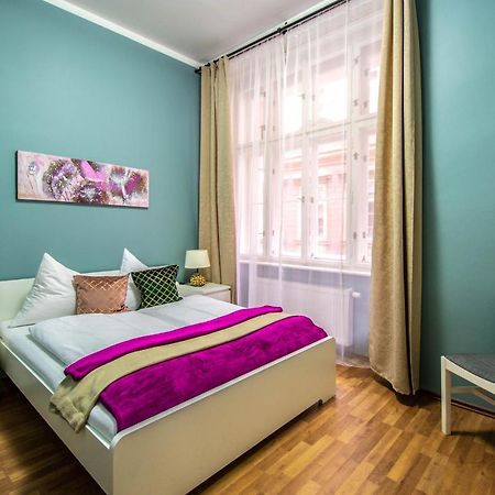 Ruzova Apartment By Ruterra Praga Esterno foto
