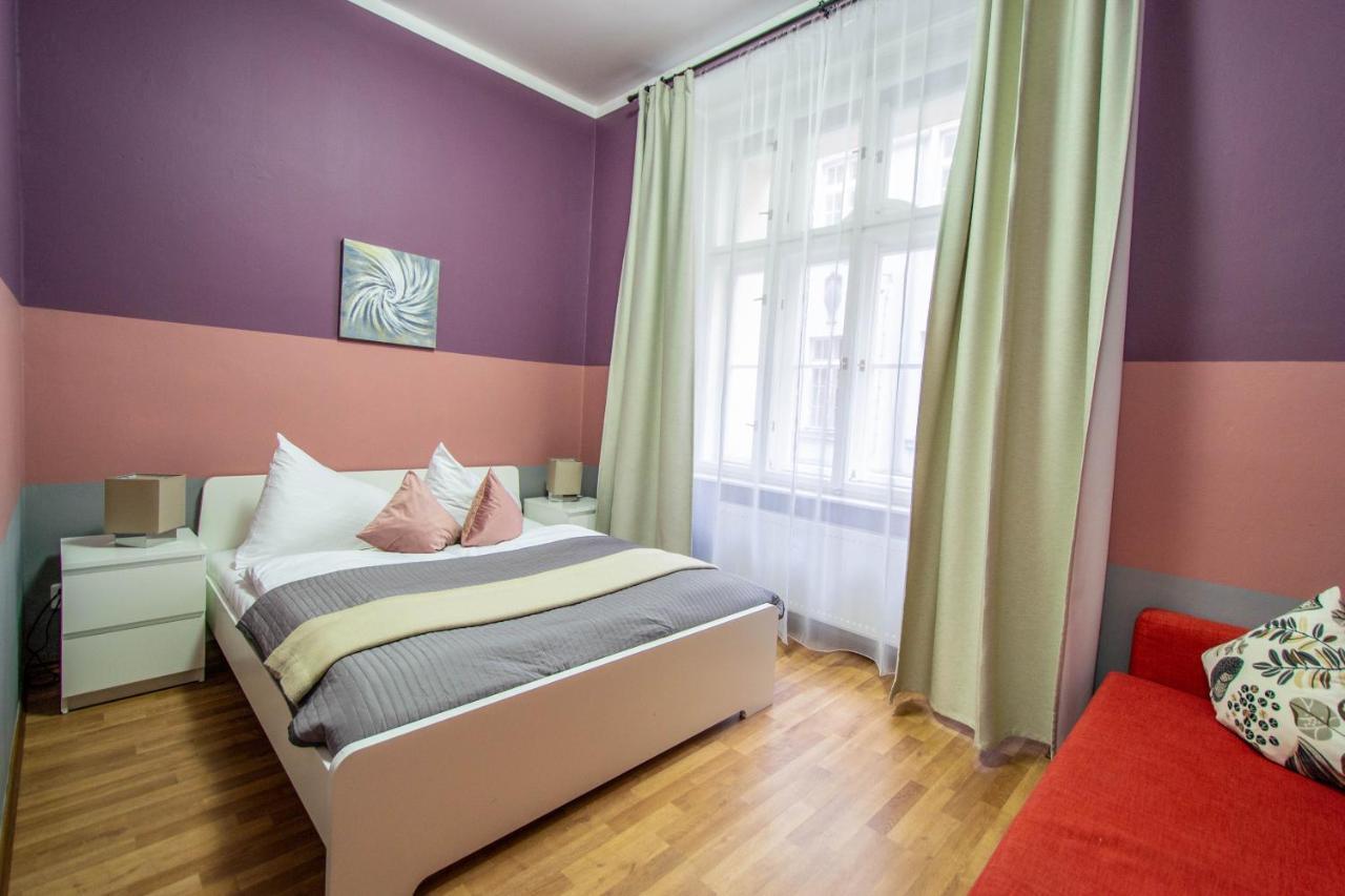 Ruzova Apartment By Ruterra Praga Esterno foto