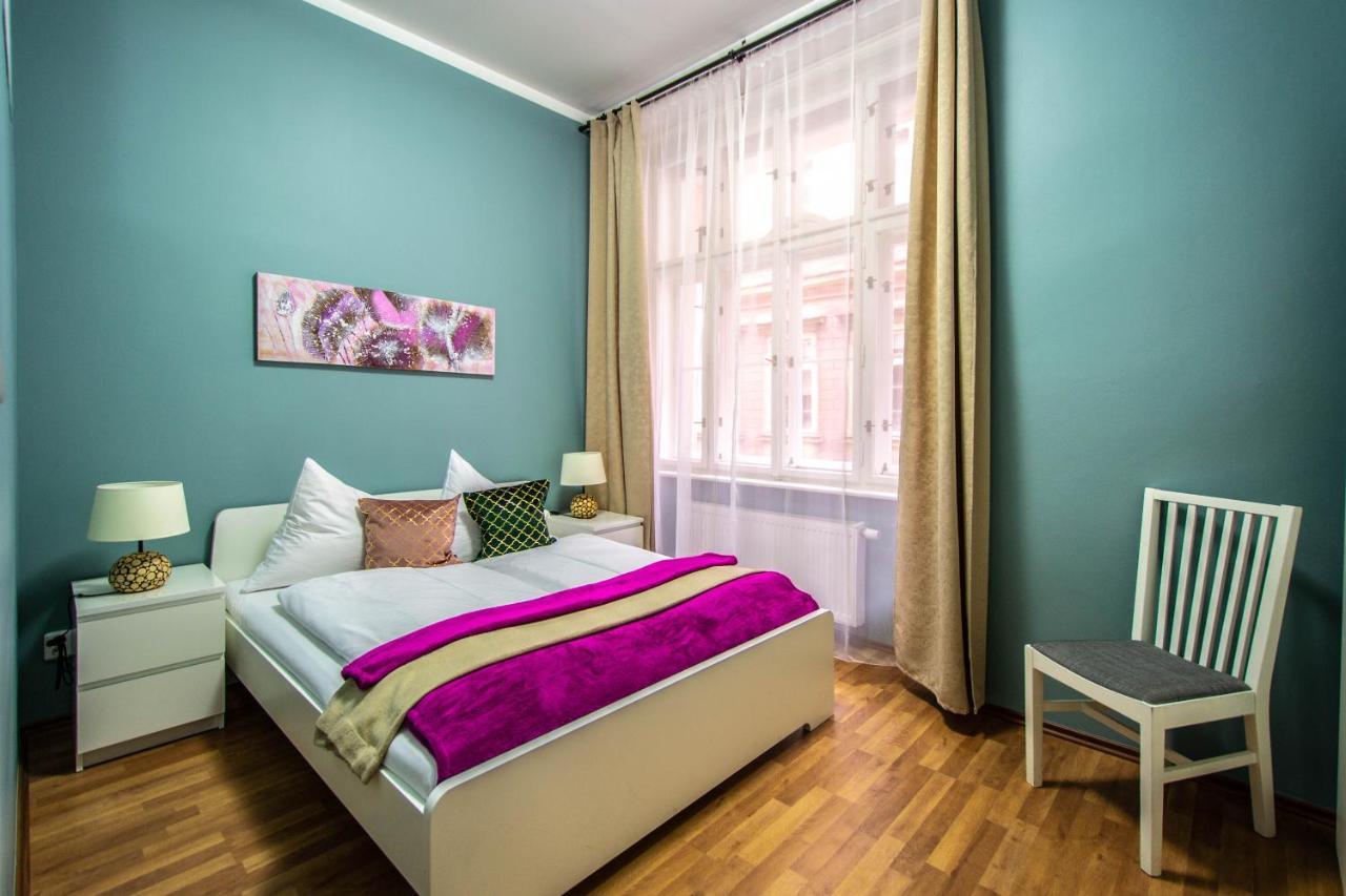 Ruzova Apartment By Ruterra Praga Esterno foto