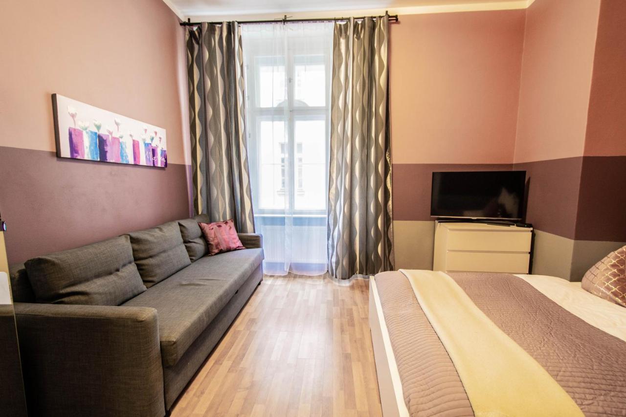 Ruzova Apartment By Ruterra Praga Esterno foto