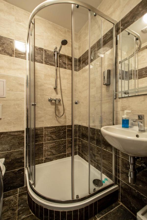 Ruzova Apartment By Ruterra Praga Esterno foto