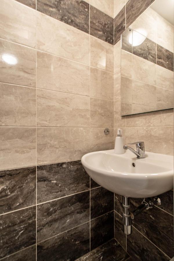 Ruzova Apartment By Ruterra Praga Esterno foto