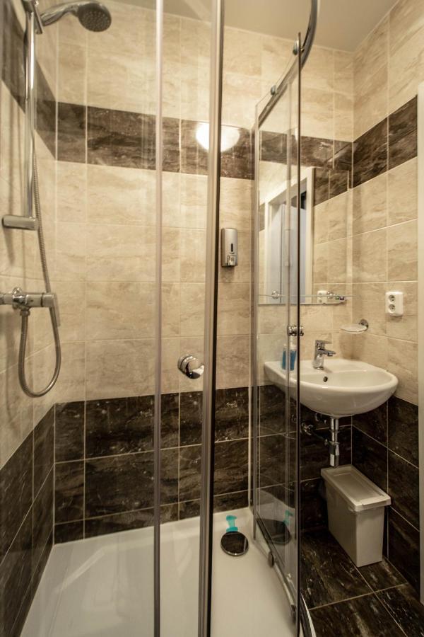 Ruzova Apartment By Ruterra Praga Esterno foto