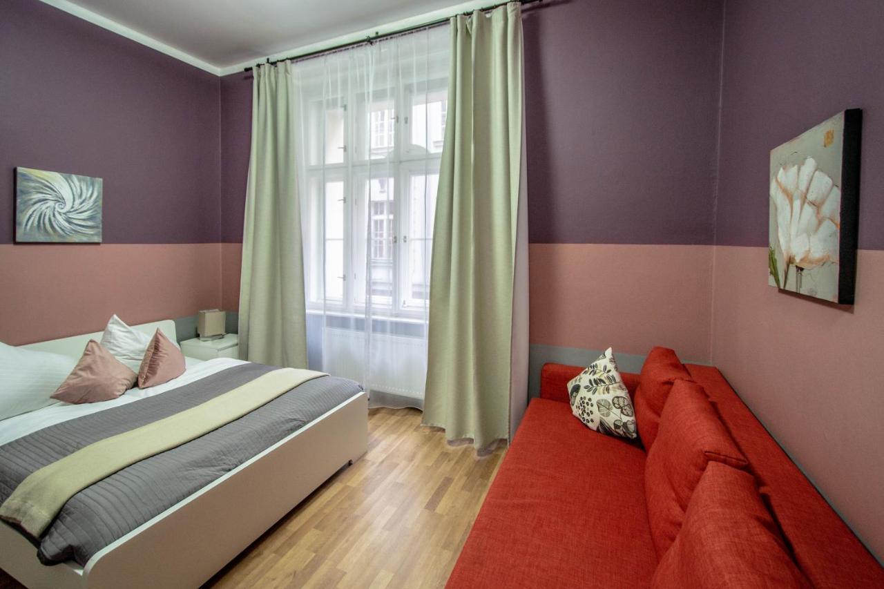 Ruzova Apartment By Ruterra Praga Esterno foto