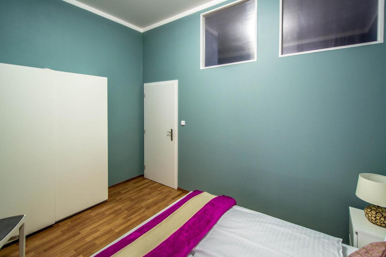 Ruzova Apartment By Ruterra Praga Esterno foto